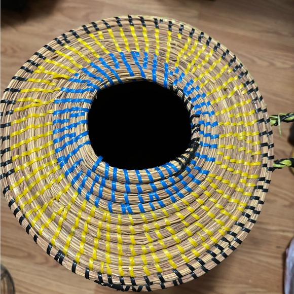 Sweet Grass Basket with Lid ,Senegal West Africa. - Picture 9 of 10